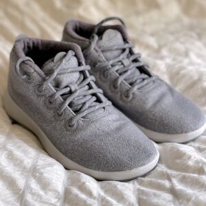 Allbird WRUM mizzle runner up merino wool womens 9. Light lavender EU 39